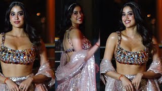 Baapreय कय दख गयJanhvi Kapoor Flaunts Her Cleavage And Back At Sonam Kapoor Divali Party