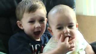 Charlie Bit My Finger-Original Version