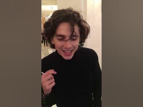 Timothée Chalamet pronounces 甜茶 Sweet Tea in Chinese - YouTube