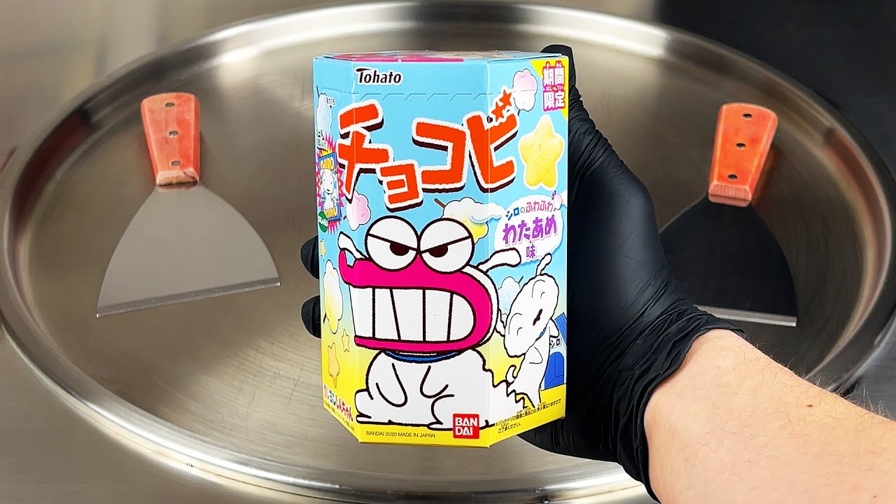 Cut Crayon Shin Chan Chocobi Corn Snacks - cotton candy flavour - into Fried Ice Cream Rolls | ASMR