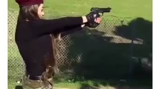 Türk Kızı Fena Silah Çekiyor