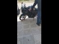 Απίθανο βίντεο: Ενας έξυπνος τρόπος να κάνεις μανούβρα τη μηχανή σου όταν βρίσκεσαι σε δύσκολο σημείο [video]