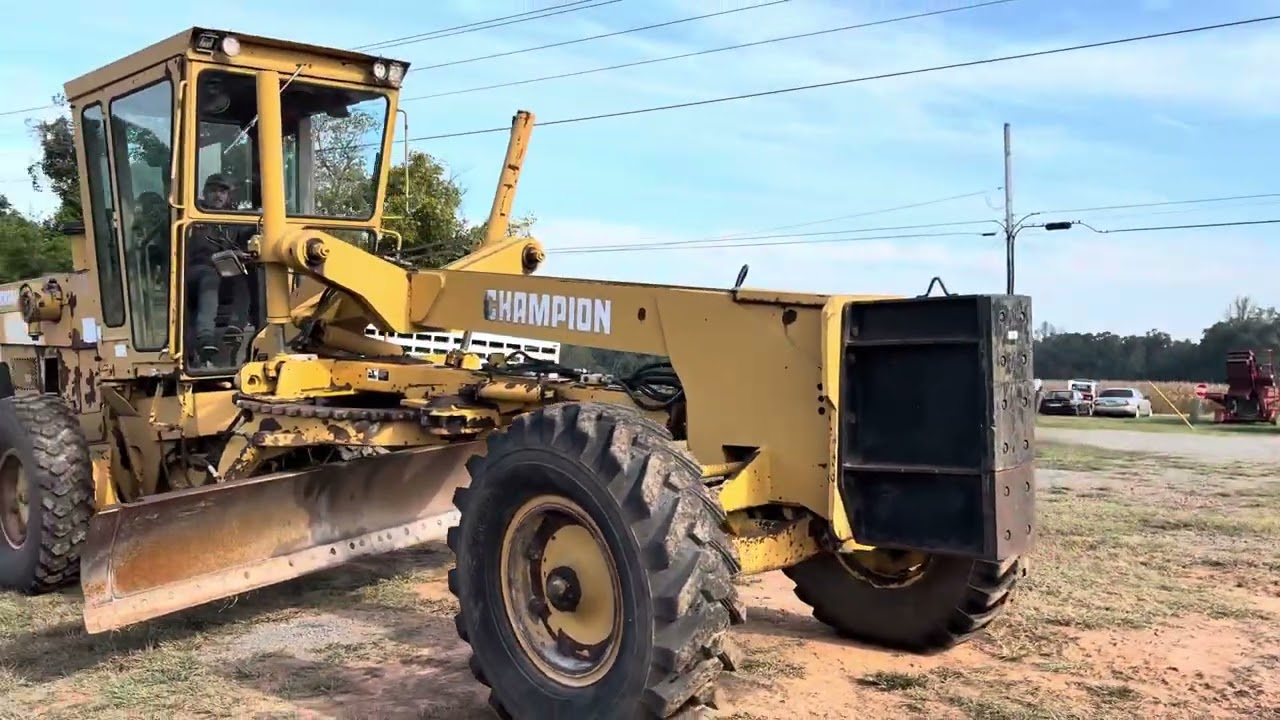 Champion 720A Motorgrader Startup & Walkaround