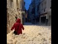 Extraña Espuma Invade las Calles en Tabasco