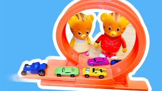 HOT WHEELS Loop World’s Smallest Cars Race Track with DANIEL TIGER Toys