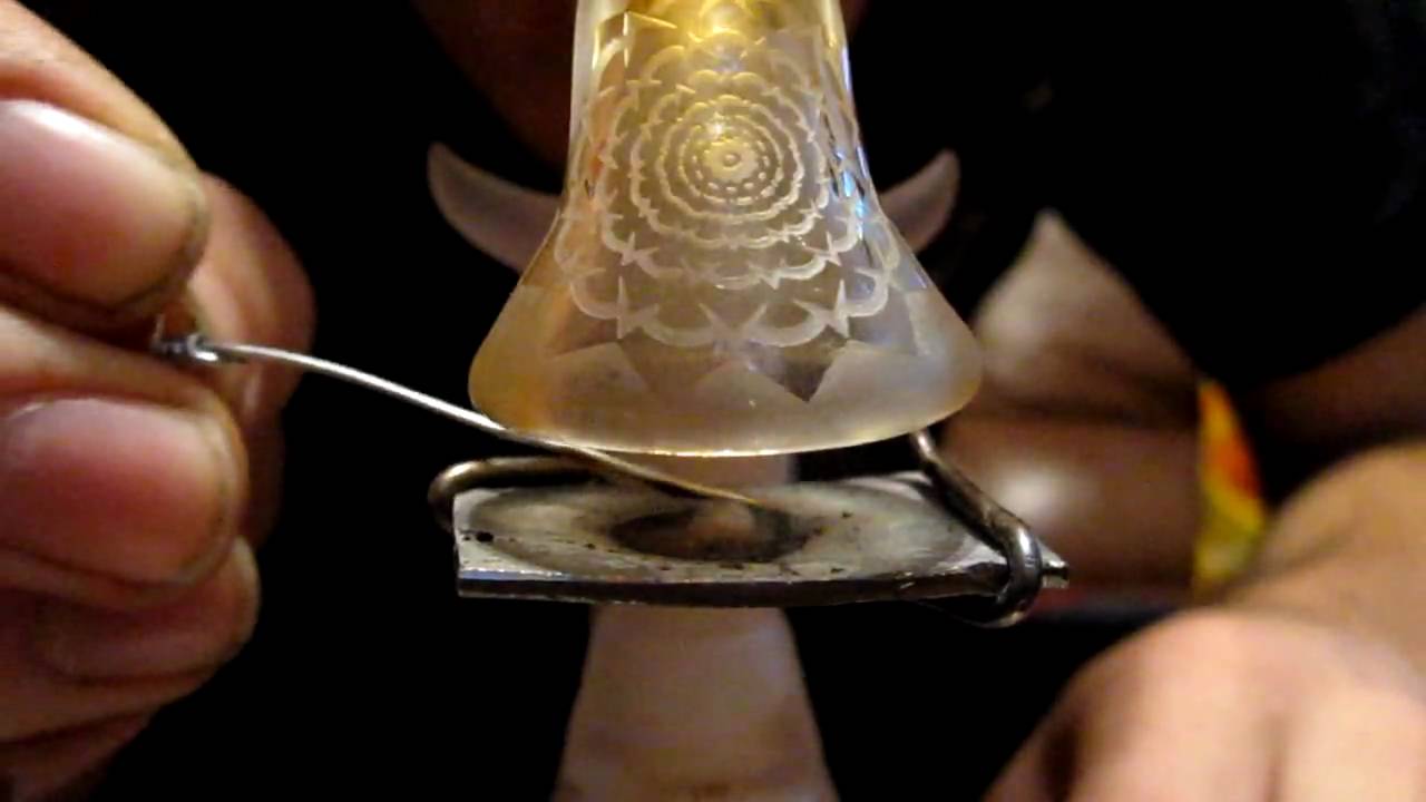 close up of a lil budder vaping