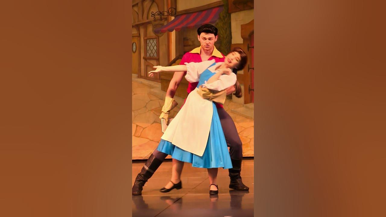Gaston and Belle Hilarious Encounter | Beauty and the Beast Live | Disney Hollywood Studios | 4K HDR