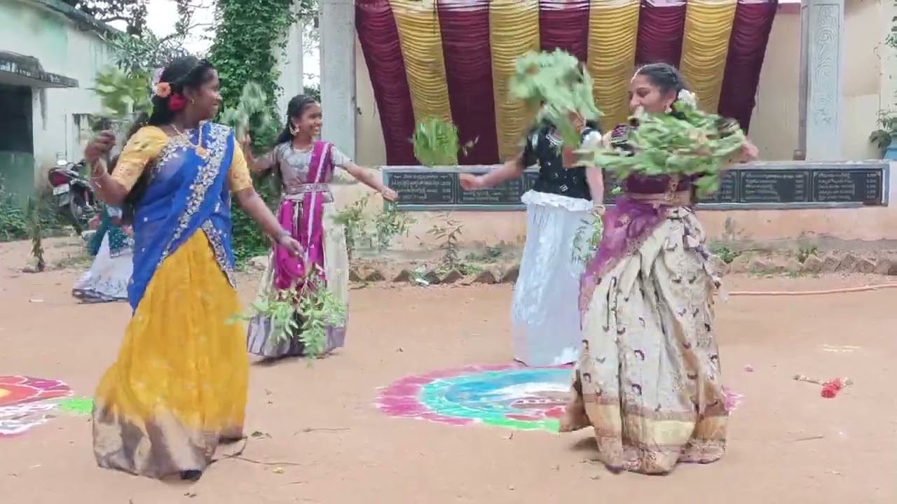 Naapere yellaamma... @ 6th girls zphs mogallur 