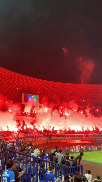 stadion GBLA membara dgn flare saat persib tumbang lawan persikabo #viral #storywa #shorts #persib
