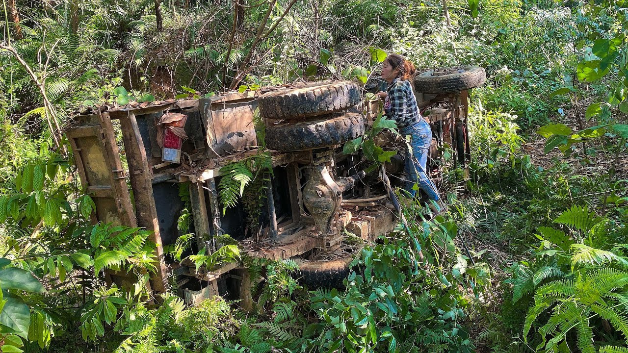 Abandoned Forest Truck Recovery - Left for Decades - Shocking Find!