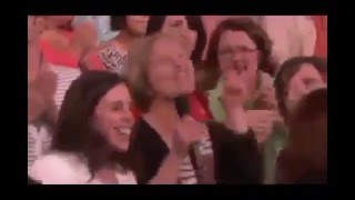 The Ellen Degeneres Show Audience sings ROAR by Katy Perry