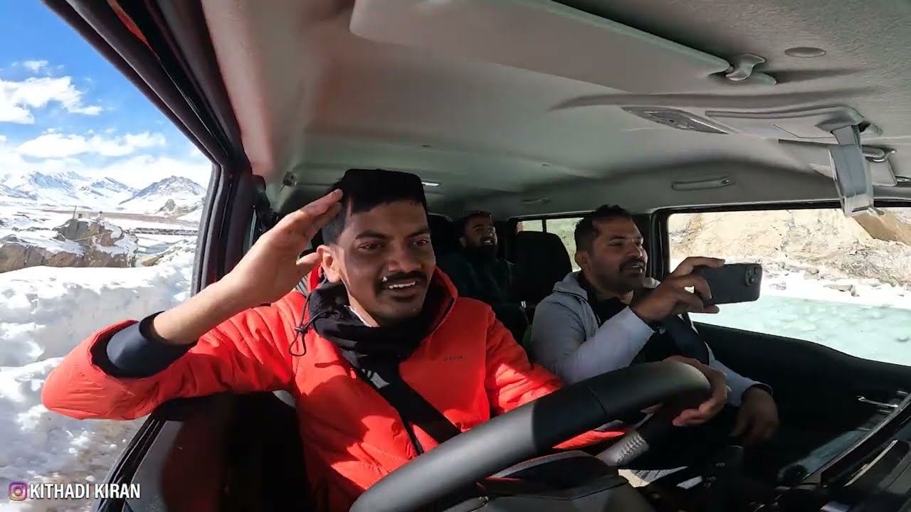 ಬಂಡೆ ಕುಸಿದು ರಸ್ತೆ ಬ್ಲಾಕ್ ಆಗಿದೆ 🥺 ರೆಡಿ ಯಾವಾಗ ಆಗುತ್ತೋ ದೇವರಿಗೆ ಗೊತ್ತು!!!