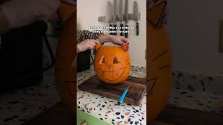 How to carve a cat pumpkin 🎃😸 #shorts #pumpkincarving #halloween #halloweendecor #halloweencraft