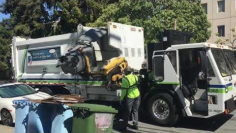 City of Berkeley CCC Heil Multitask Garbage Truck