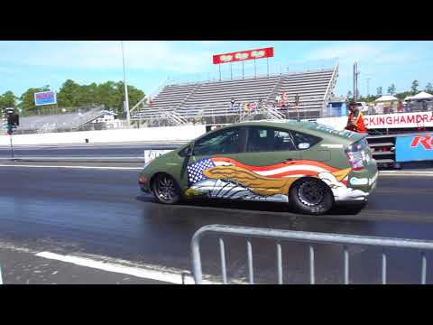 Video till Jay Leno spanar in en Toyota Prius med Hellcat-motor