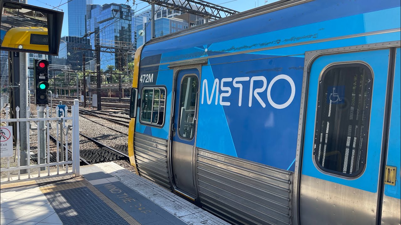 Riding Comeng 472M New Horn Malvern to Flinders Street YouTube