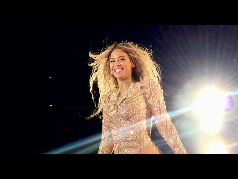 Beyoncé [Looks at camera] during HALO - Formation World Tour - Seattle ...