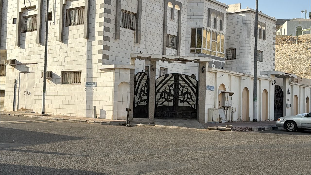 فيلا للبيع على شارعين مكه العزيزيه