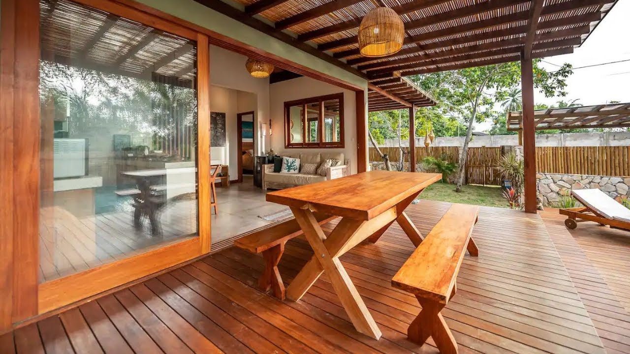 CASA DE PRAIA com VARANDA DE MADEIRA e PISCINA!