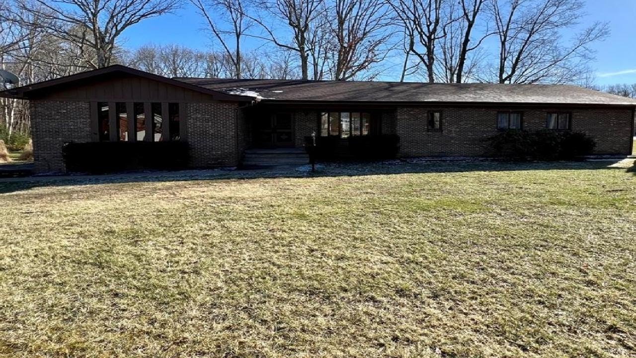 601 OVERLOOK DRIVE, BECKLEY, WV Presented by Betty J. Moore