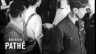 Their Majesties Visit A Training Centre (1941)