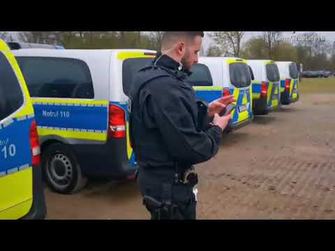 Polizei beim rauchen