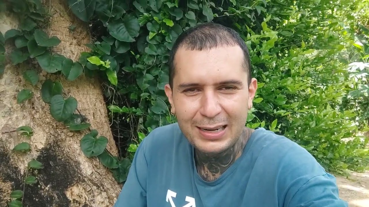 le di una gomita a la jefa y casi le da un babiado