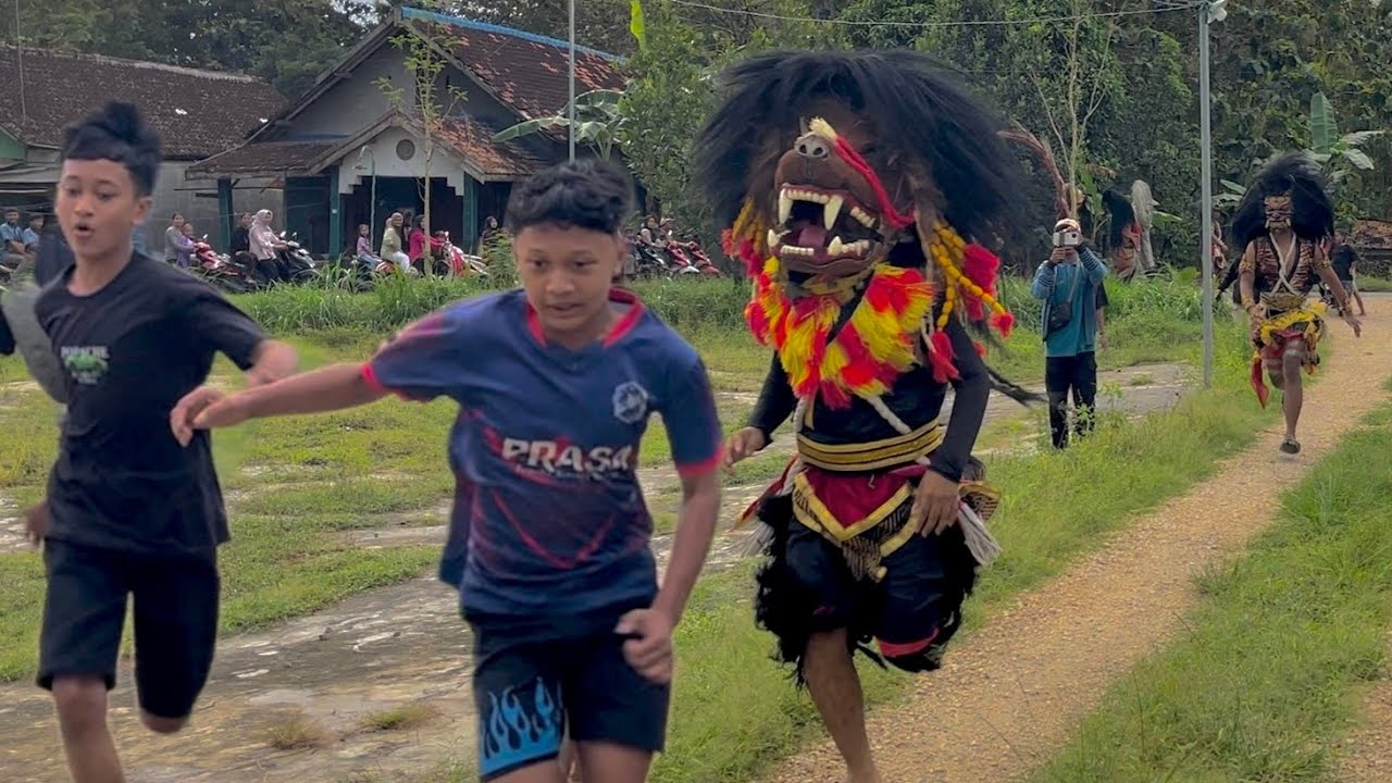 NGAKAK DIKEJAR BARONGAN NGAMUK !! Arak Arakan Barongan Blora Gembong Aji Joyo live Sarirejo