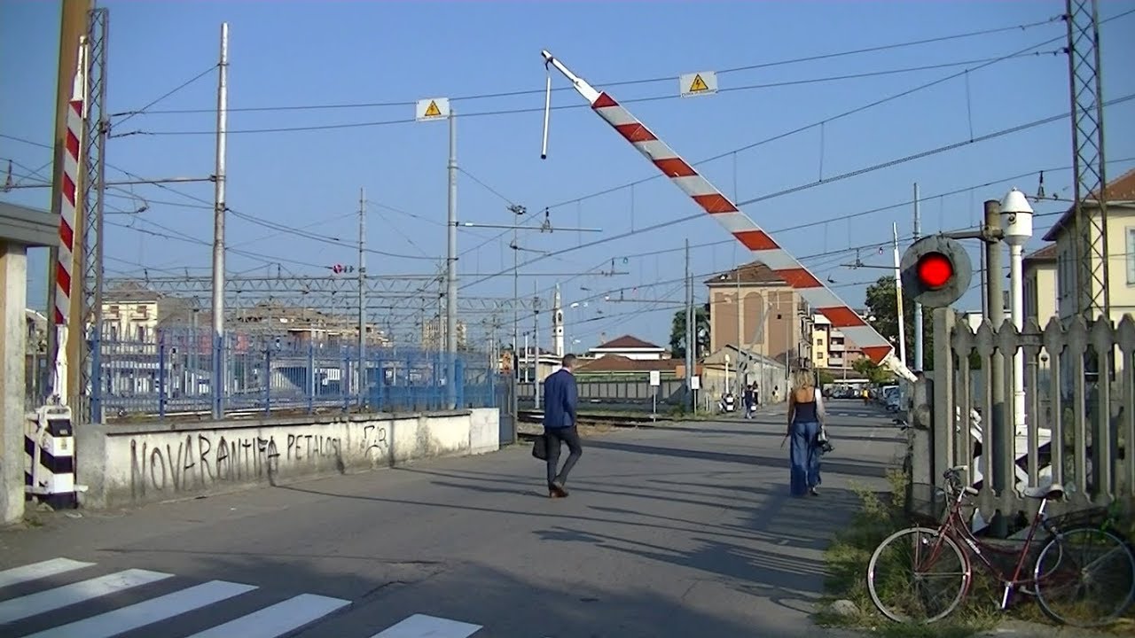 Spoorwegovergang Novara (I) // Railroad crossing // Passaggio a livello