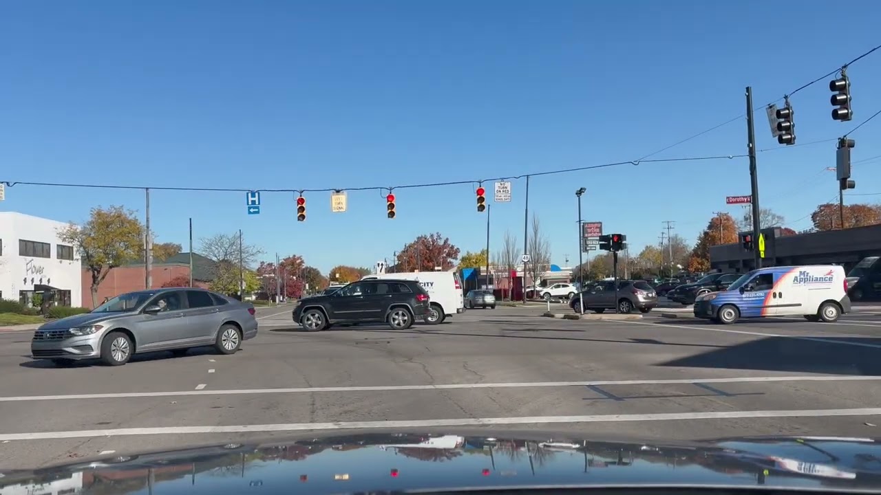 Driving around Dayton, Ohio in the Fall. Far Hills area, Patterson, Yankee.