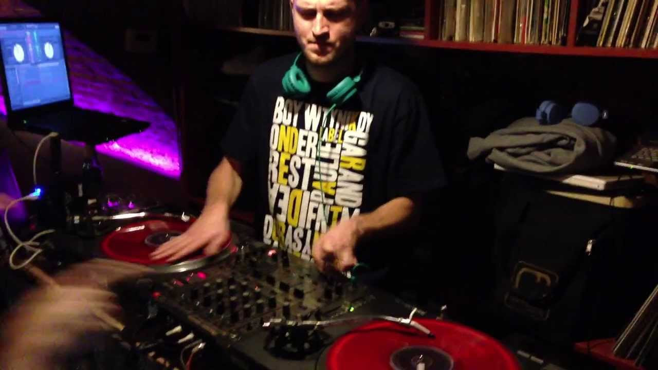 DJ AKA scratching  Nu Spirit Bar Bratislava