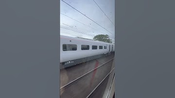 Avanti West Coast Pendolino OVERTAKES BRAND NEW Class 805. 805002 | EPIC TRAIN RACE!