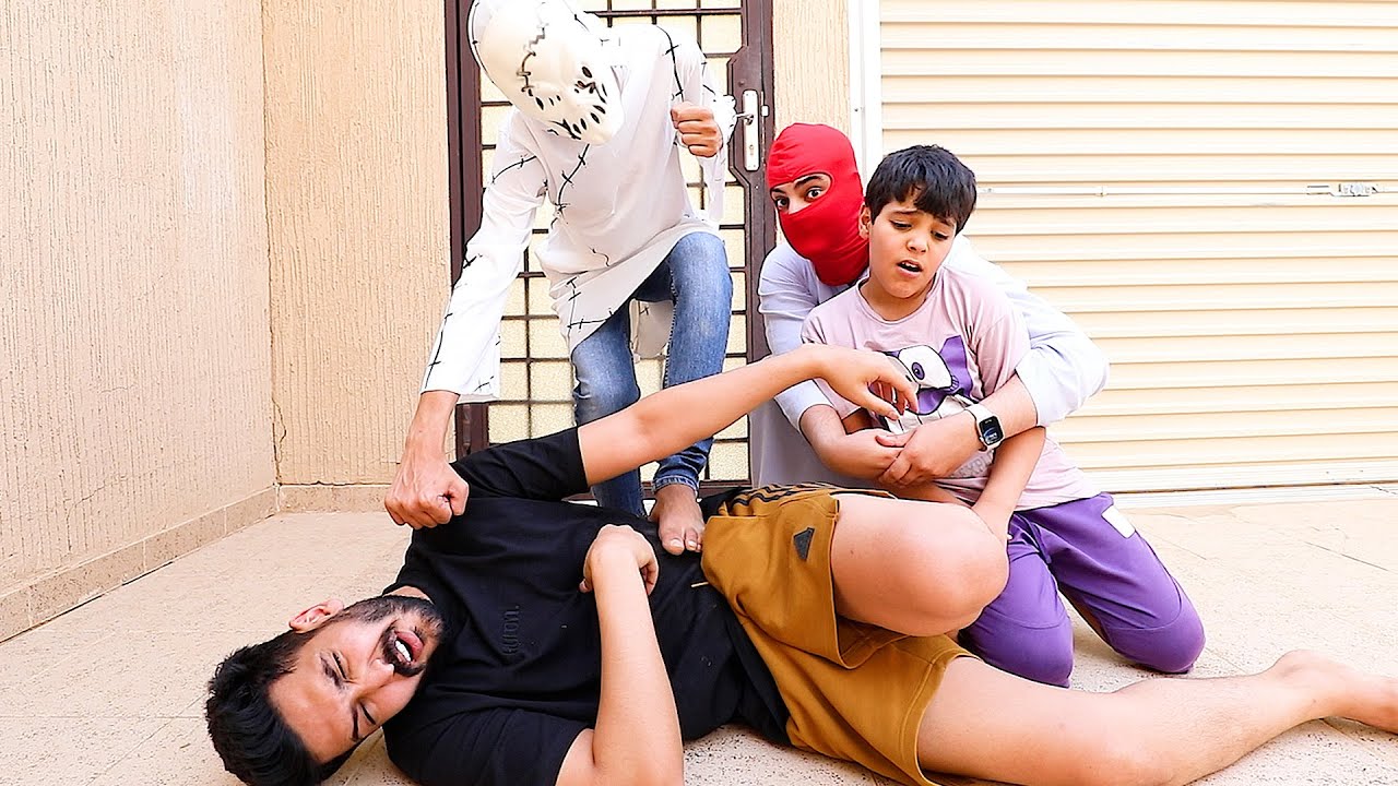 شخص غريب دخل بيتنا !!