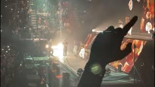 Lazza ft Sfera Ebbasta-Piove LIVE MEDIOLANUM FORUM (Famoso Tour)