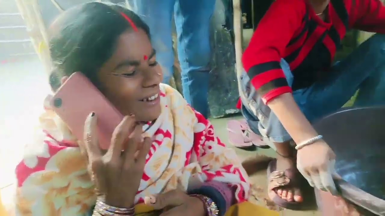 हैप्पी मकर संक्रांति तिल लड्डू बनाया जा रहा है