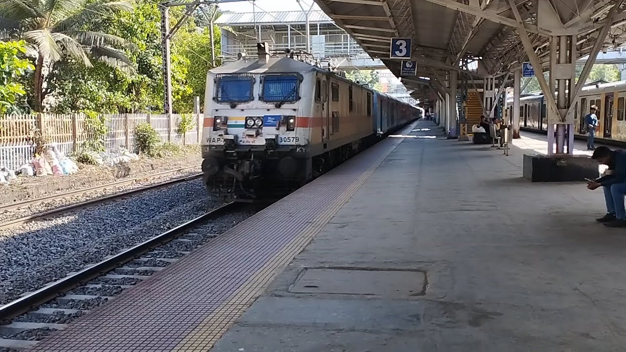 22221 CSMT NZM Rajdhani furiously moving towards it's scheduled hault