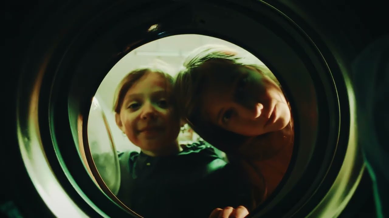 Clip · Fleur sous bitume