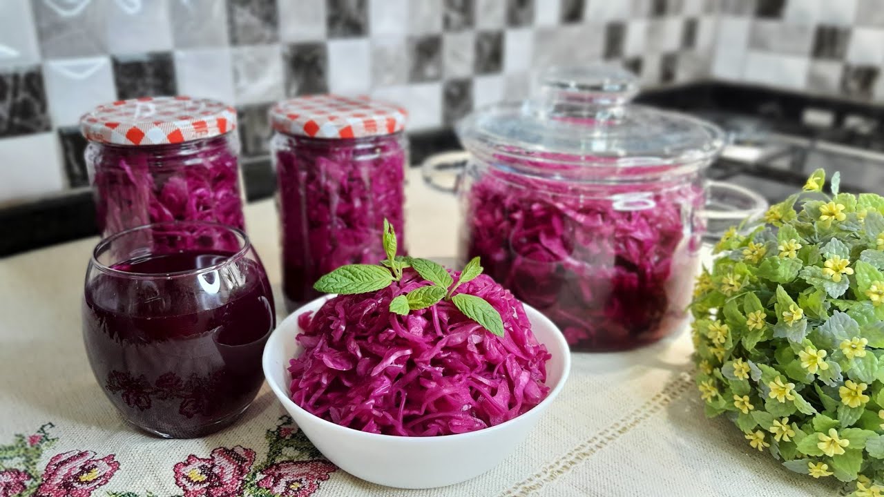 ترشی کَرَم (کلم )که آشپز ترک در خانه ام آماده کرد،چاشنی هر روز غذاهایم شد/kırmızı lahana turşusu