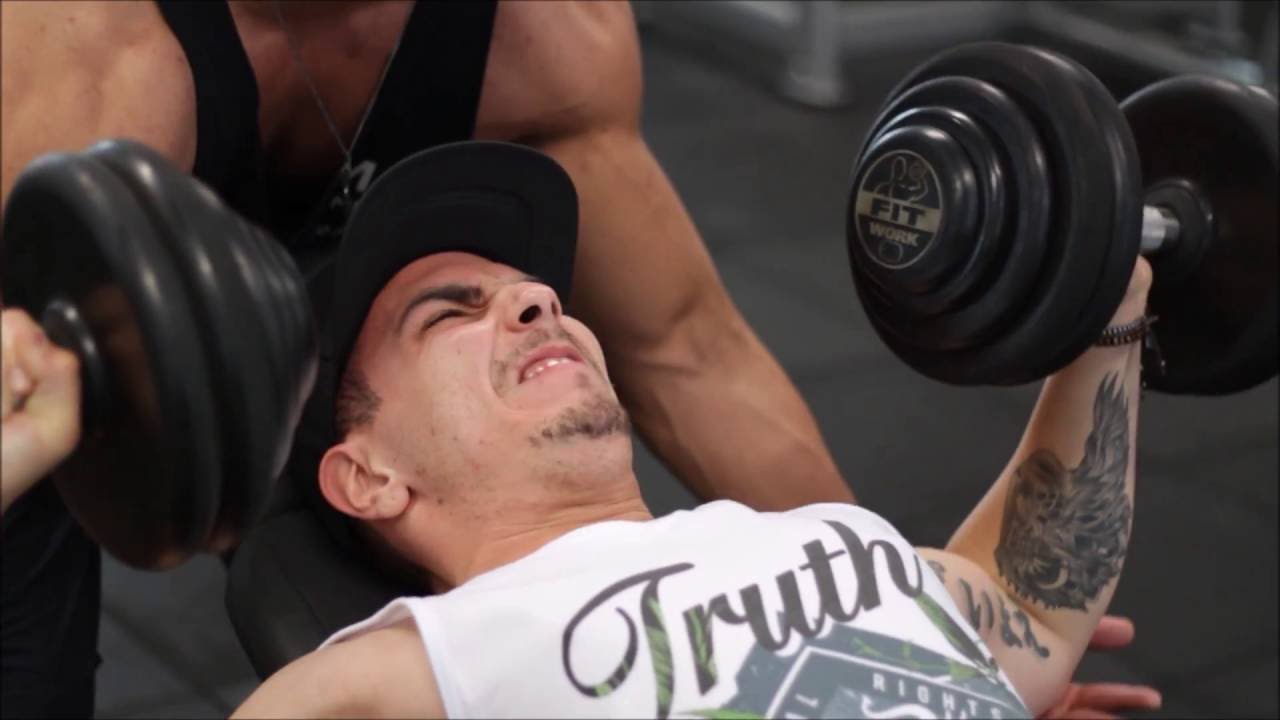 Danilo e Ruan na academia de Musculação