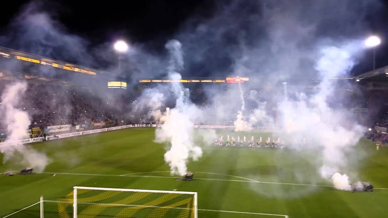 Geweldige sfeeractie bij NAC Breda - FC Utrecht (2-2) - YouTube