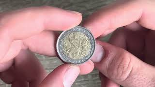 Take a closer look at these 2 euros!