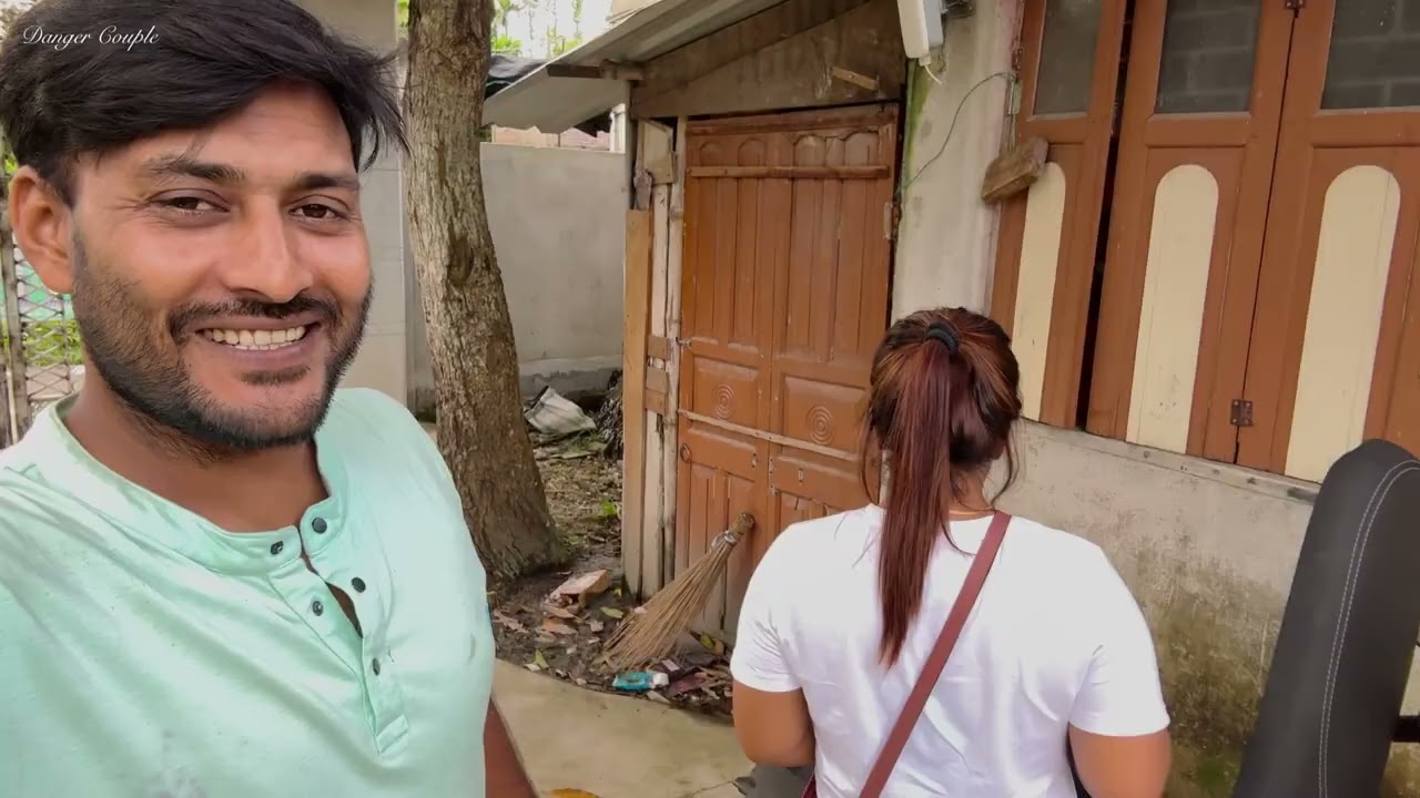 গলু গোপুর জন্য কি কিনছে দেখ নাম টা কেমন যেন মিলে গেছে তাই না 