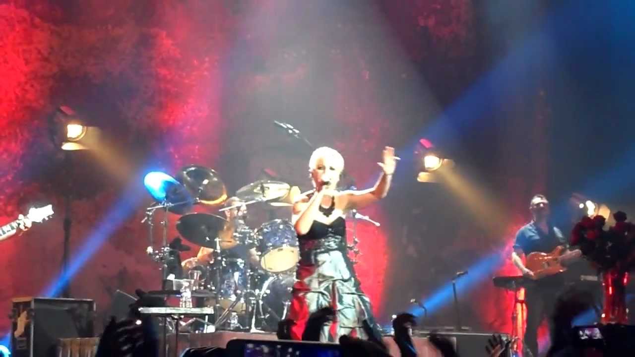 Cranberries Dreams Live at Zenith Paris 2012 YouTube