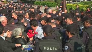 Police and activists clash at Ankara bombings commemoration