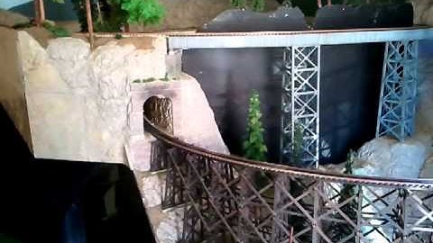 Test run footage of Scale-wheeled MTH ATSF C40-8W