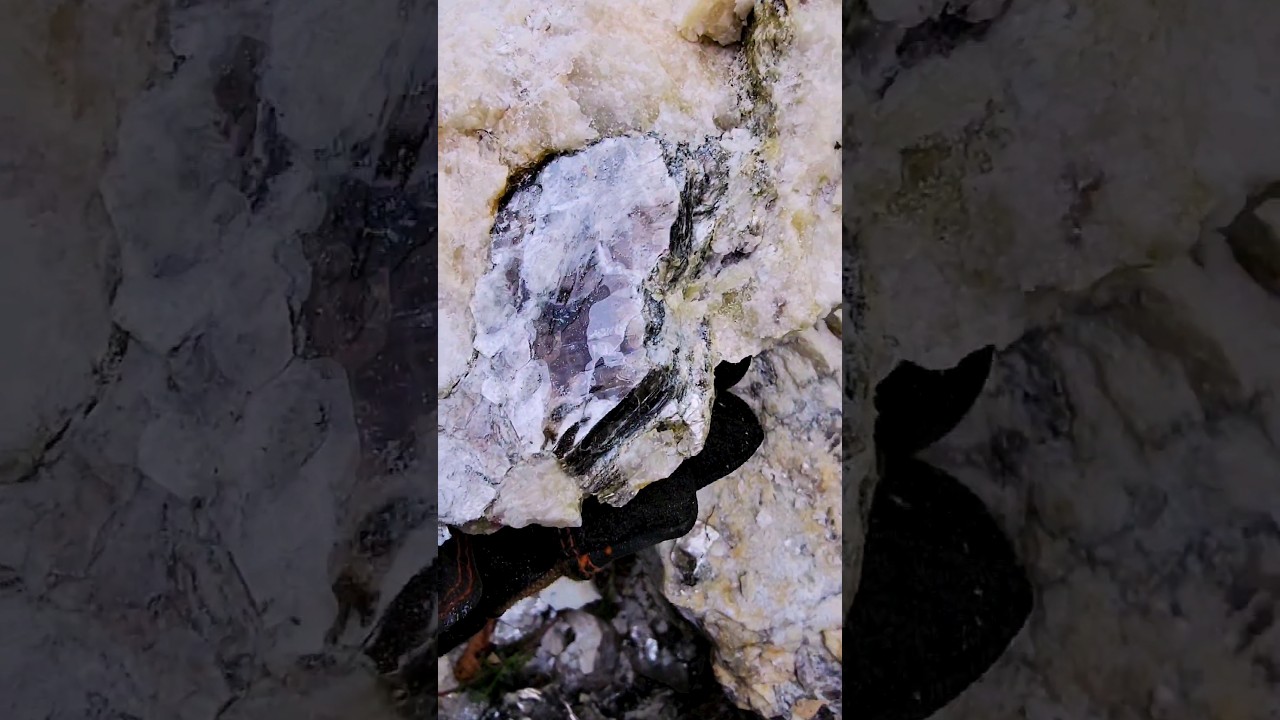 Nice Beryl Crystal 💎 & Mica found in NH 