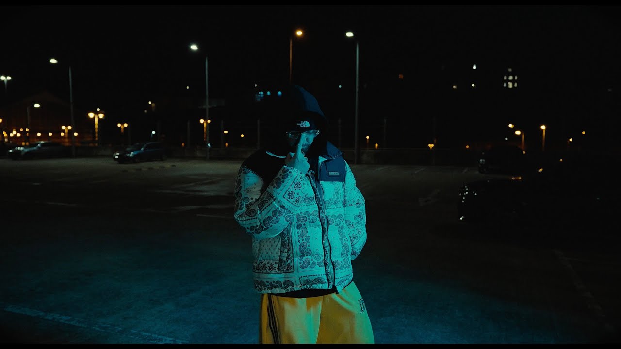 Hiphopologist ft. Sorry Bahar - Christmas (Official Visualiser)