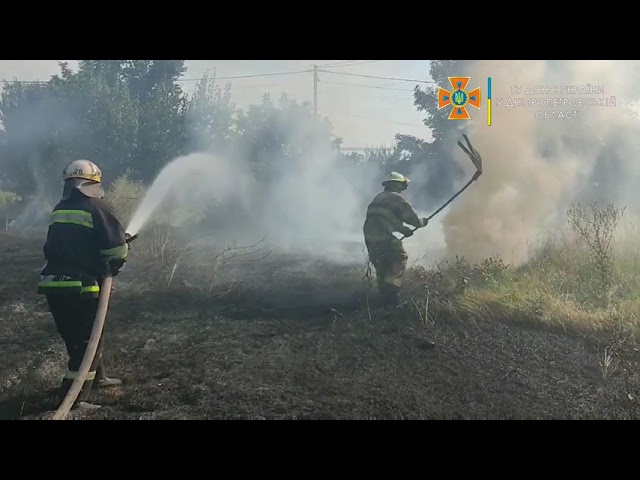 Нікопольський район: рятувальники ліквідували загорання сухої трави на площі 4,5 га