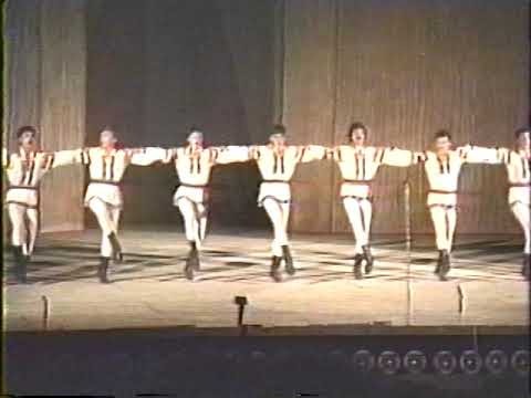 Romanian Folk Dance - ルーマニア民族舞踊 - YouTube