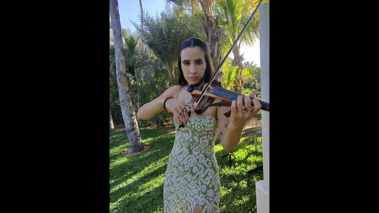 What we see before the ceremony begins | playing “Until I Found You”.🥂